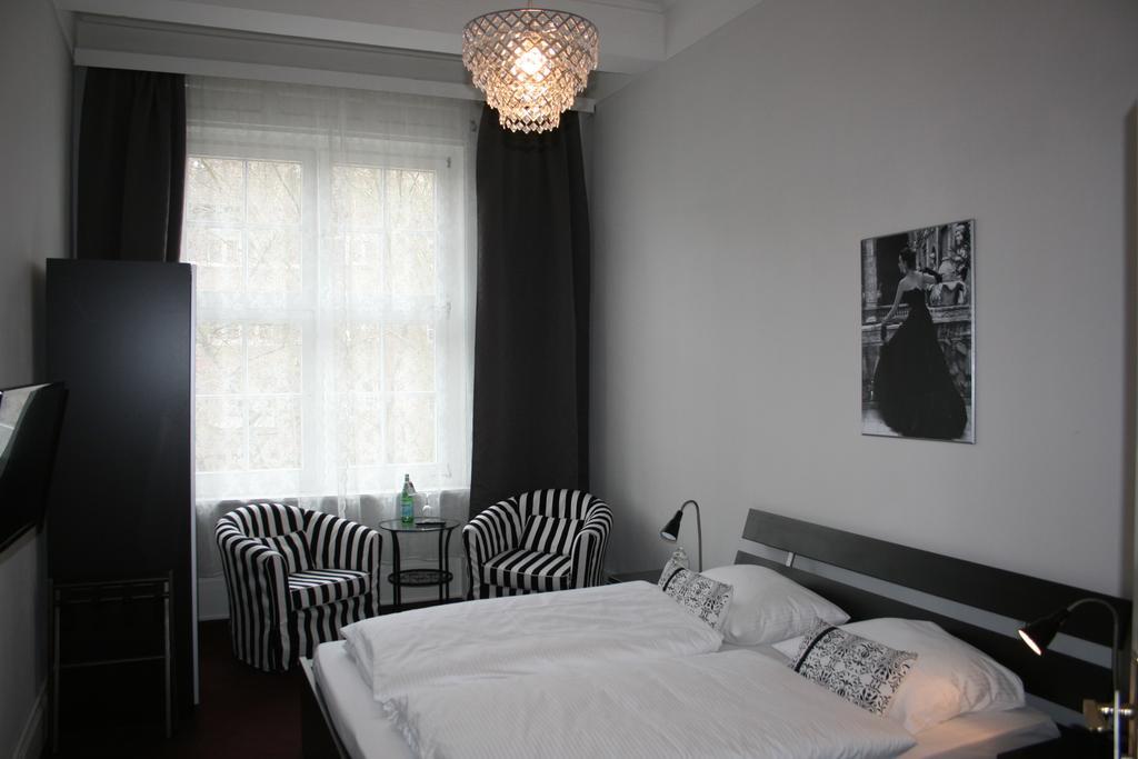 Hotel Fresena Im Dammtorpalais Hamburgo Quarto foto